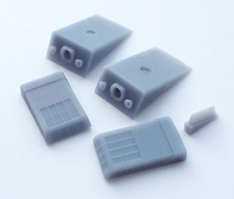 Górne reflektory z klimatyzatorami i anteną ET22