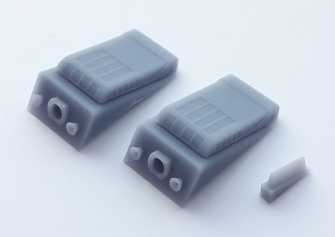 Górne reflektory z klimatyzatorami i anteną ET22