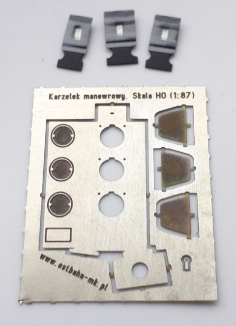 Semafor karzełek 3-komorowy H0 (blacha + diody)