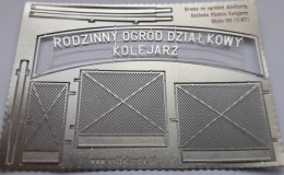 Brama z szyldem na ROD