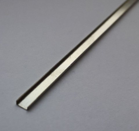 Ceownik 1 x 2,5 x 1 x 200 mm