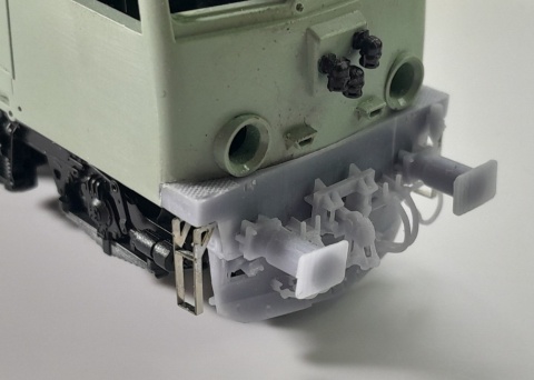 Detale konwersyjne do budowy EU07-544 (blacha, druk 3D i kalkomania)