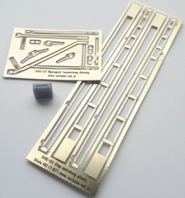 Słup metalowy płaski z wysięgnikiem