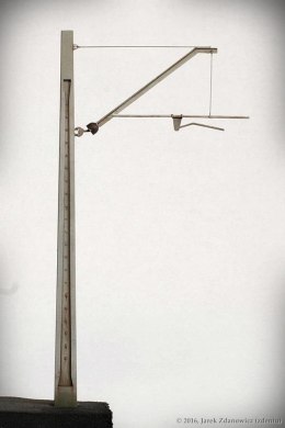 Słup żelbetowy z wysięgnikiem H0 KIT