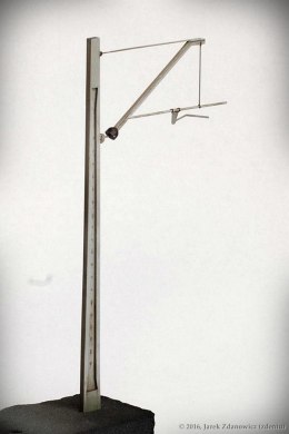 Słup żelbetowy z wysięgnikiem H0 KIT