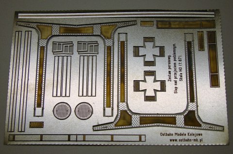 Zestaw peronowy (słup nad przejściem podziemnym lub inną zabudową) H0